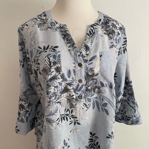 Croft & Barrow Gray and White Blouse with Mandarin Collar